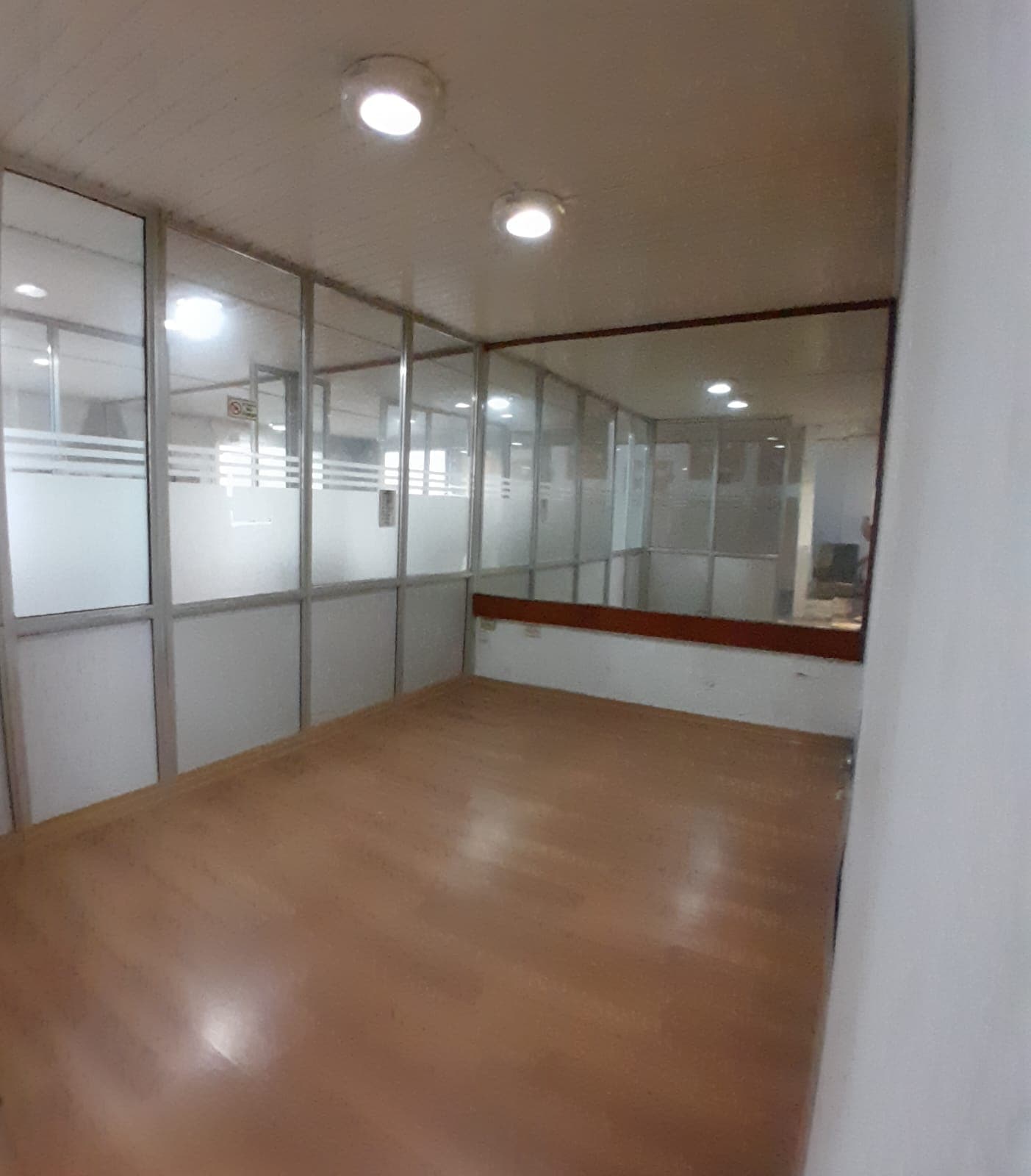 Importante Local en Venta: Perón esq. Alberdi - 8