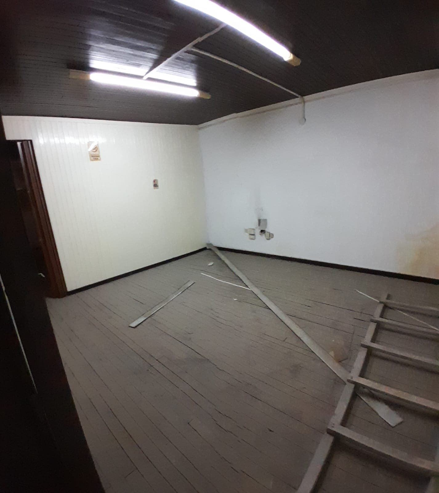 Importante Local en Venta: Perón esq. Alberdi - 12