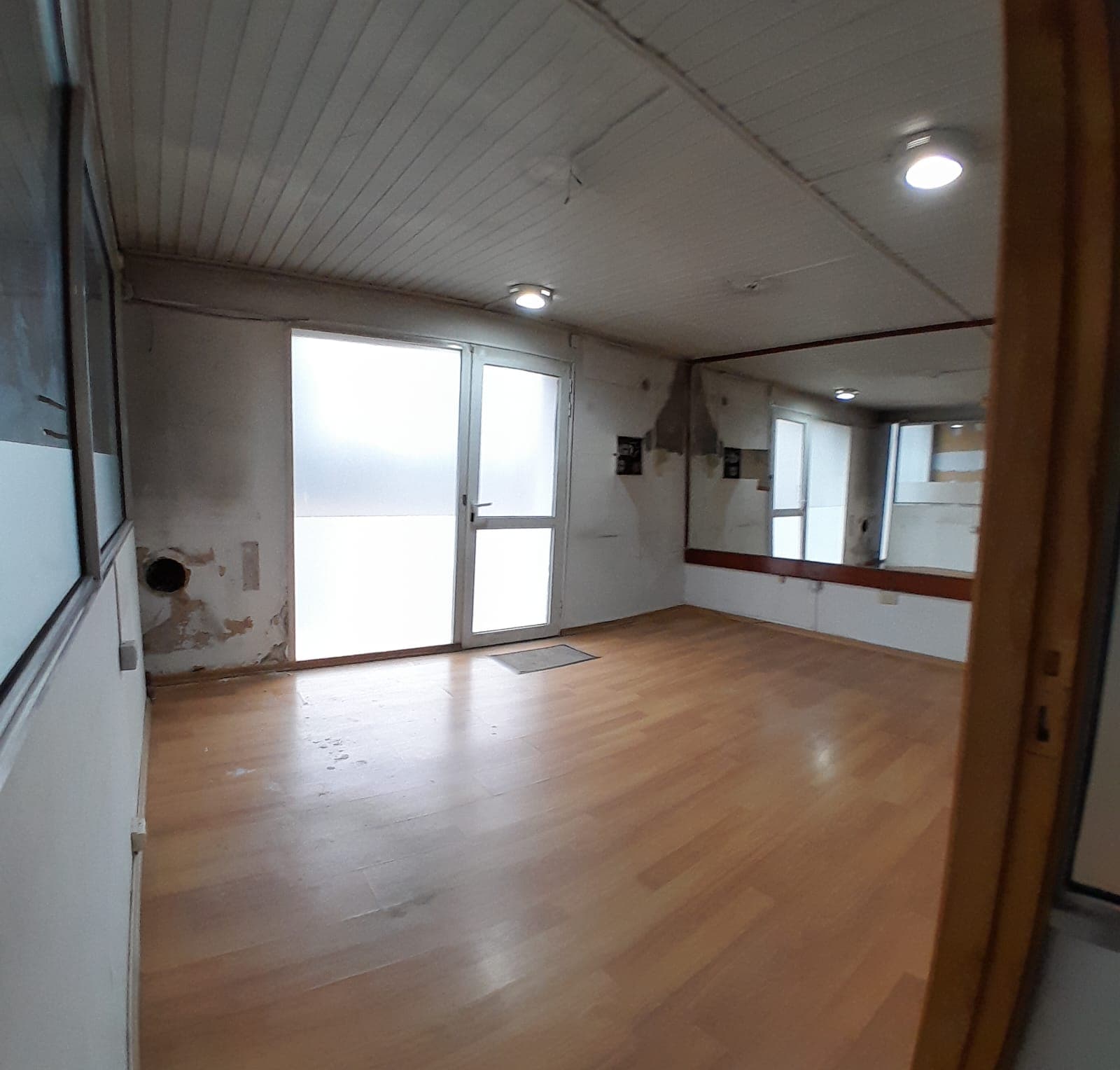 Importante Local en Venta: Perón esq. Alberdi - 11